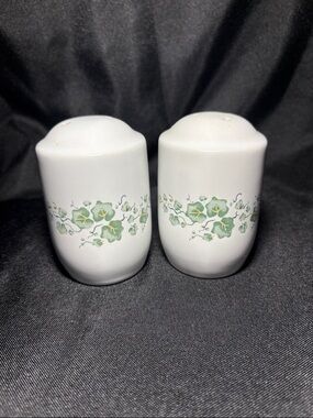 Corelle Coordinates Callaway Ivy Salt & Pepper Set